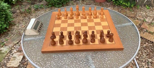 Corona Schach Blick vom Zugfeld